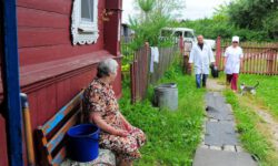 «Халат есть? Значит, доктор»: На селе больных начнут лечить фельдшеры с акушерами