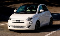 Новый Fiat 500 примерил ДВС вместо электромотора