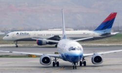 Места у окон без окон стали причиной исков к авиакомпаниям в США