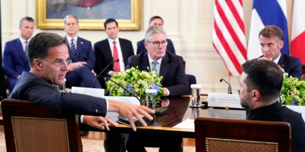 ЦБ сообщил о снижении доллара на фоне бурной активности Трампа