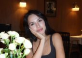 Модница Загитова примерила два стильных наряда для начала осени