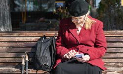 Депутат Ирина Роднина: Раньше думай о пенсии, а потом о себе