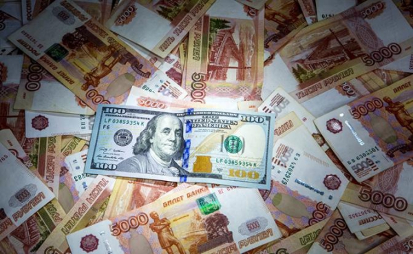 Эксперт сделал прогноз рублевых вкладов на фоне токсичного доллара