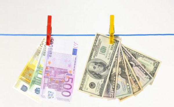 Эксперт сказал, как отразится на курсе доллара уход обязательных продаж валютной выручки