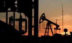 Bloomberg оценил сокращение нефтяных доходов России в сентябре