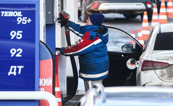 Цены на бензин долго стеснялись, но таки сорвались с цепи