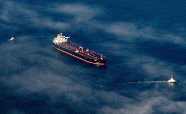 «Нестандартные маневры»: «Фурия» с нефтью марки Urals для Индии застряла на Балтике, вокруг немцы крутятся