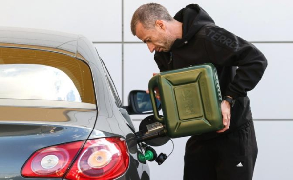 Потолок цен на АЗС: Дефицит или 100 рублей за литр — выбор невелик