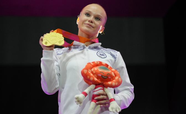 Российская гимнастка Мельникова взяла второе золото чемпионата мира в Джакарте
