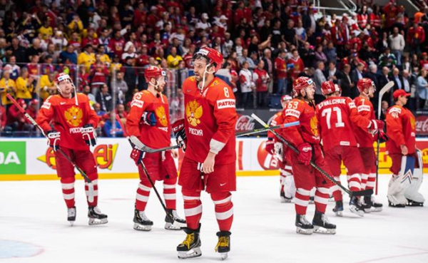 Трамп, Путин, Лукашенко, прокладывая путь Овечкину, выкидывают француза за борт