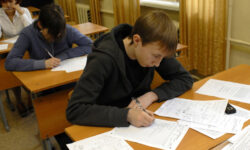 Изобретатель нашел способ усовершенствовать осанку школьников