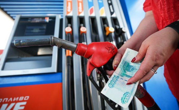 Бензин по 100 за литр? Минэнерго призвало ФАС и Минфин не ограничивать цены на топливо годовой инфляцией