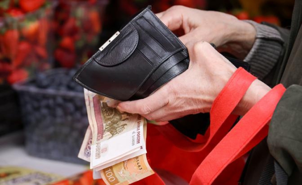 Билет в средний класс обойдется в 50 тысяч: Какой размер зарплаты россияне считают главным признаком бедности