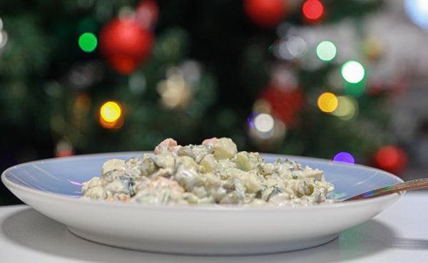 Нутрициолог перечислила новогодние блюда, которые не сочетаются с алкоголем