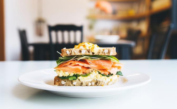 Россиянам назвали самые полезные продукты для перекуса