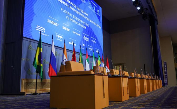 Страны БРИКС говорят об альтернативе доллару. Гнев &laquo;великого и ужасного&raquo; уже не пугает