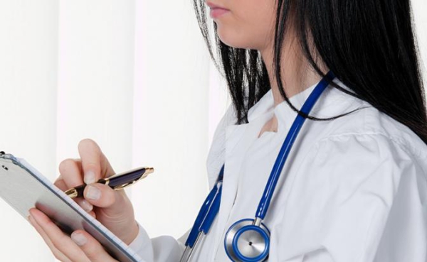 Врач рассказала, о каких серьёзных болезнях может говорить икота