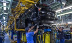 Автомобили Geely могут перебраться на европейские заводы Ford