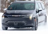 Показана внешность обновленного минивэна Chrysler Pacifica
