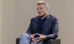 Греф фразой «не наш стиль» оценил возможность сюрпризов рынку от «Сбера»
