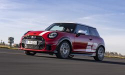 Трёхдверный хэтчбек Mini Cooper обзавёлся спецверсией 1965 Victory Edition