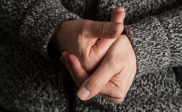 Назван симптом рака, который проявляется на руках