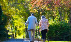 Врач рассказал об упражнениях, которые помогут обмануть старость