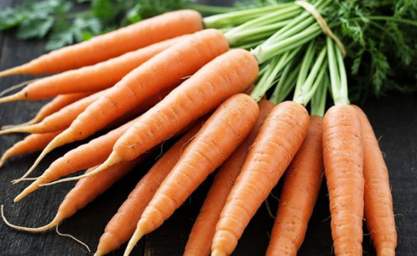 Выяснилось, кому нельзя есть морковь