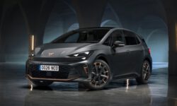 Обновлён хэтчбек Cupra Born: фирменный «нос», физические кнопки на руле, больше запас хода