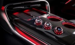 Лифтбек Mercedes-AMG GT предъявил серийный салон