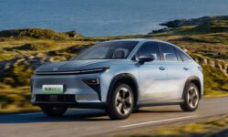 Geely готовится запустить в продажу купеобразный кроссовер Atlas REV