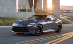 Обновлённый Nissan Z: ретро-передок в «базе», версия Nismo с МКП и тормозами от GT-R