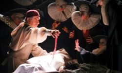 Фауст в гробу и Мефистофель-соблазнитель: в Вахтанговском театре поставили новый спектакль