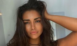 Юлия Синицына в леопардовом бикини показала изгибы и округлости шикарной фигуры