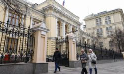 ЦБ изучает, как низко может пасть ключевая ставка — и как долго ей это лучше делать