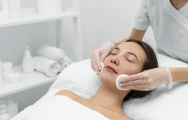 Почему салициловый лифтинг считается физиологическим и безопасным омоложением кожи Почему салициловый лифтинг считается физиологическим и безопасным омоложением кожи