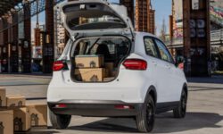 Небольшой электромобиль Leapmotor T03 превратился в фургон