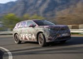 Электрокроссовер Skoda Peaq показали в камуфляже