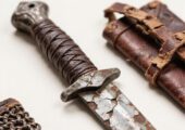 Шестилетний школьник нашёл меч 1300-летней давности во время экскурсии
