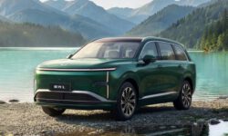 Кроссовер Wuling Starlight L от GM и SAIC: не особо богатый, зато с привлекательными ценами