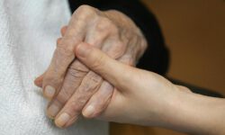 Найдены развивающиеся еще в детстве корни деменции