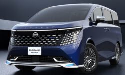 Ещё не поступивший в продажу новый Nissan Elgrand получил несколько особых версий