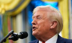 Трамп: Тарифы для ЕС на автомобили и грузовики повышаются до 25%