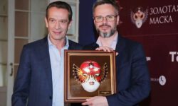 Историческая «Золотая маска»: награду впервые вручили городу Москве