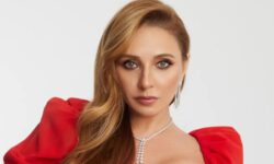 Навка поделилась редким фото с мужем, старшей дочерью и падчерицей