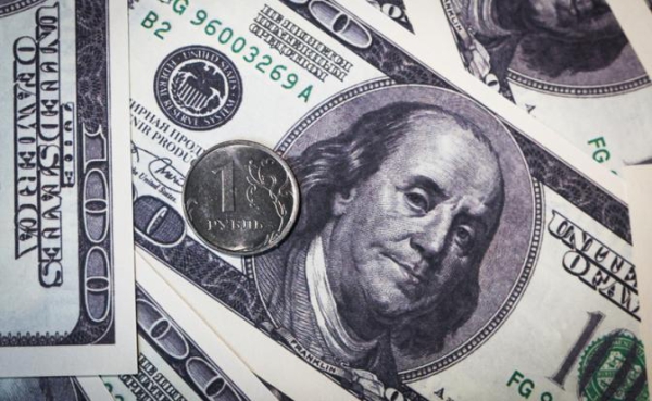 Эксперт сказал, что ждет ключевую ставку и курс доллара в апреле
