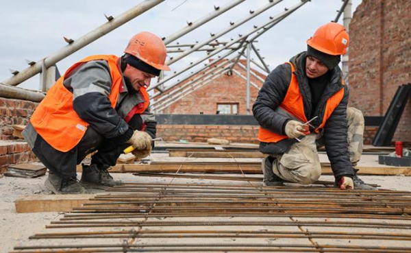 Марат Хуснуллин призвал «королей стройки» идти в ногу со временем Марат Хуснуллин призвал «королей стройки» идти в ногу со временем