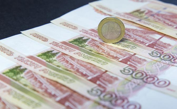 Обвал курса доллара на 3-летний минимум: названы причины такого роста рубля