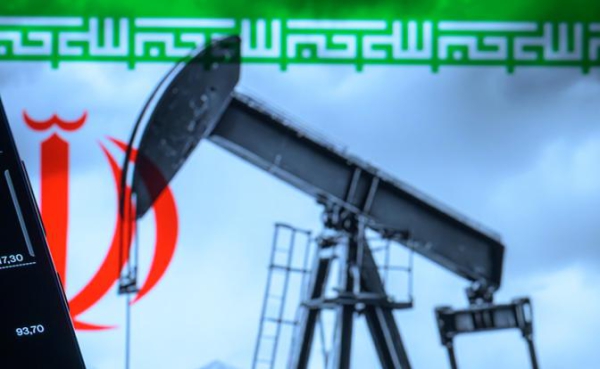 СМИ: Вашингтон согласился приостановить санкции против иранской нефти